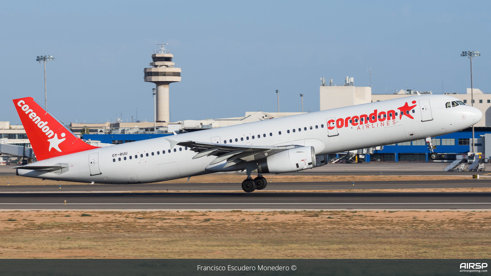 Corendon  Airbus A321  OY-RUU