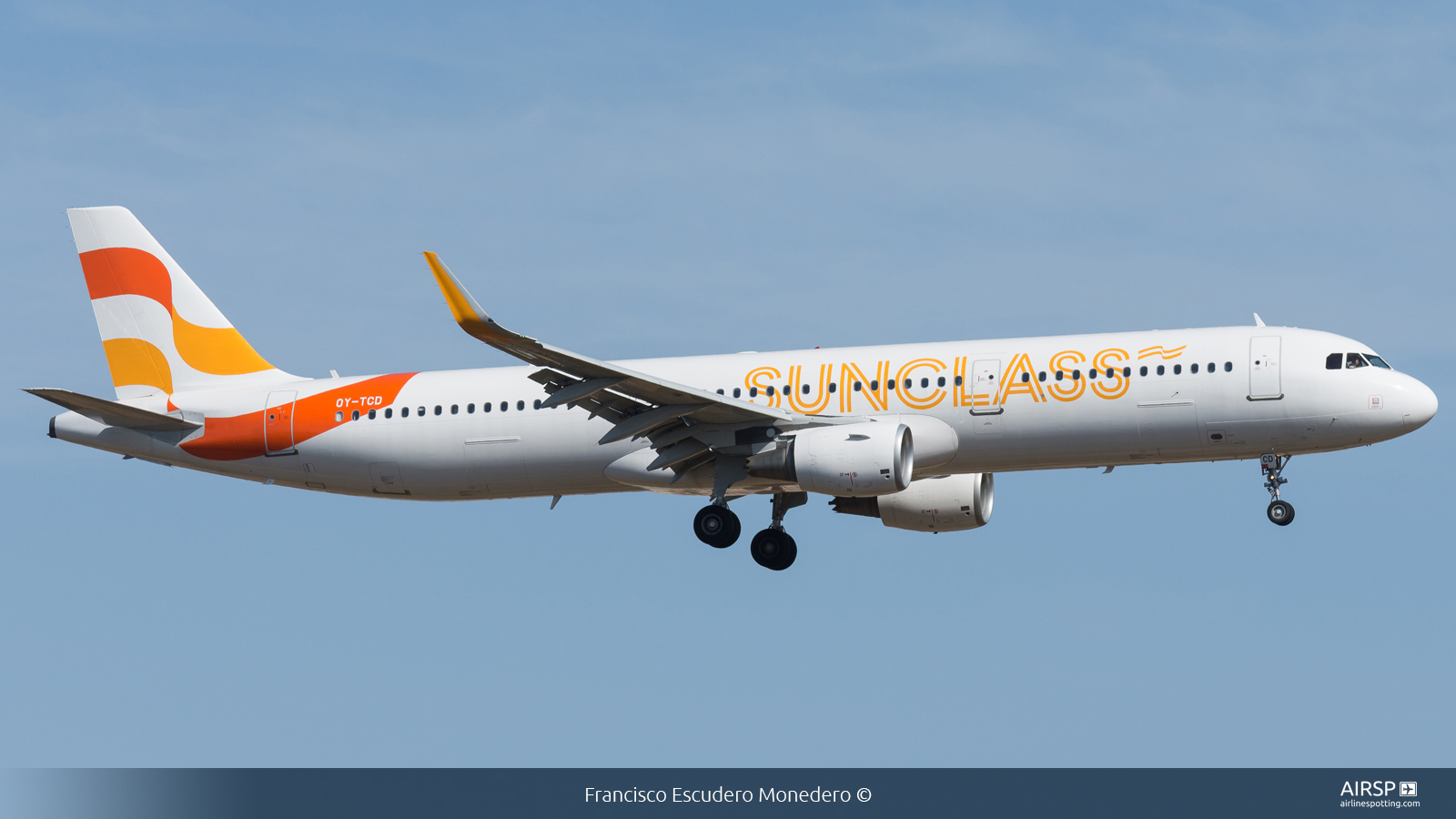 Sunclass Airlines  Airbus A321  OY-TCD