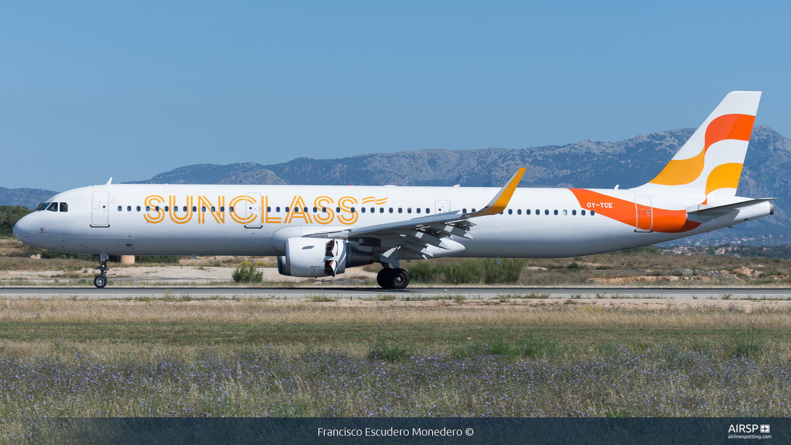 Sunclass Airlines  Airbus A321  OY-TCE