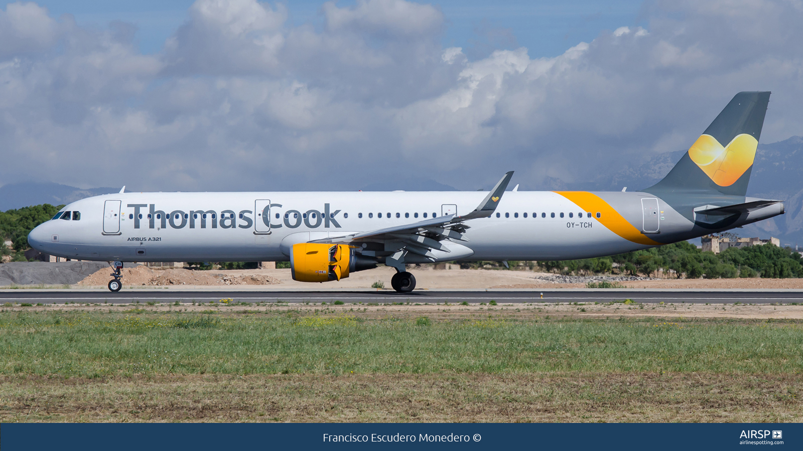 Thomas Cook Airlines  Airbus A321  OY-TCH