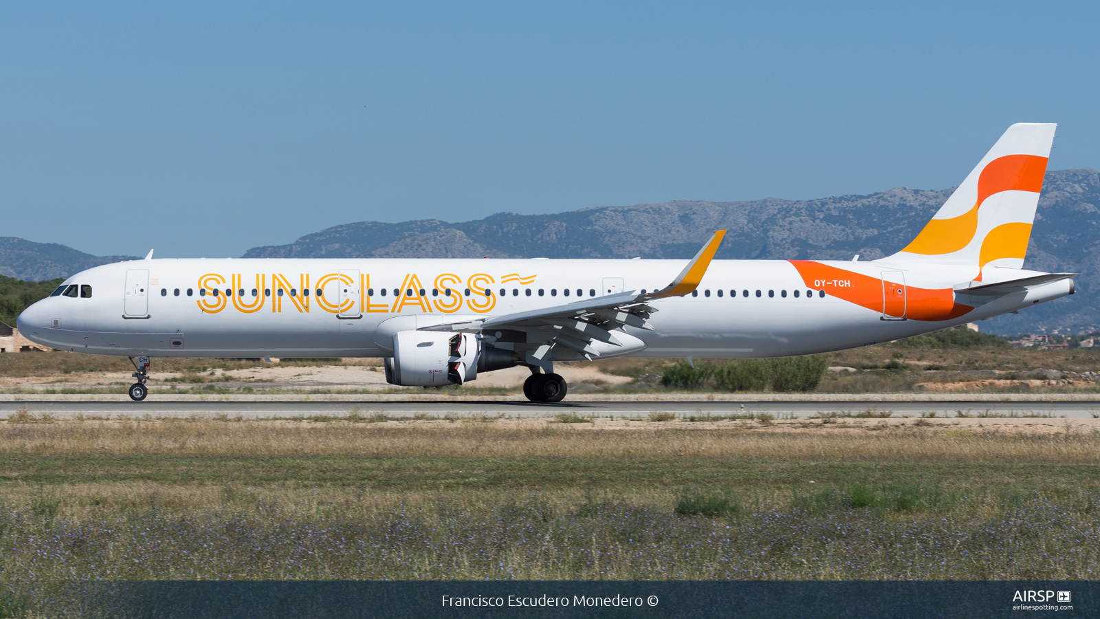 Sunclass Airlines  Airbus A321  OY-TCH