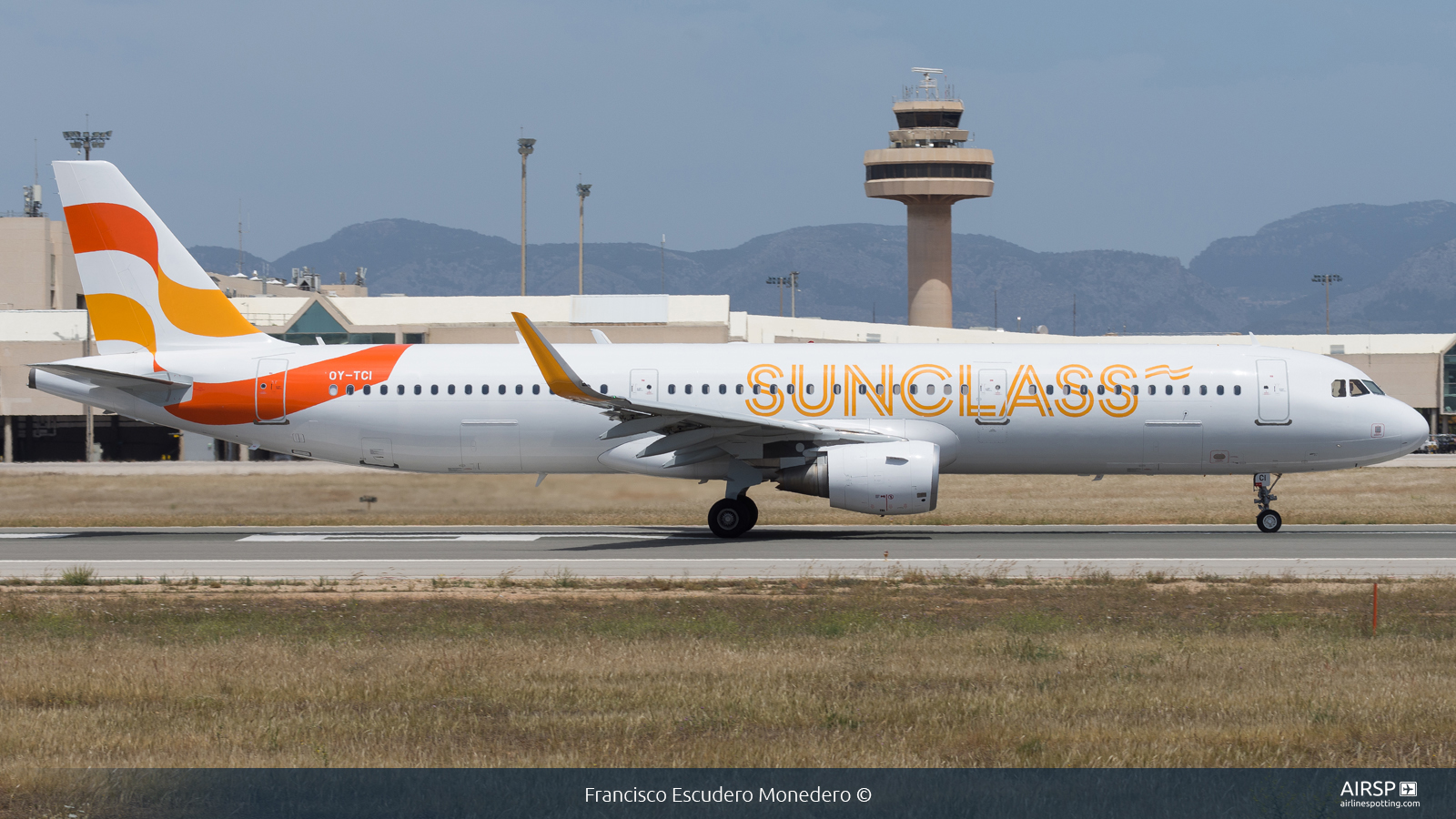 Sunclass Airlines  Airbus A321  OY-TCI