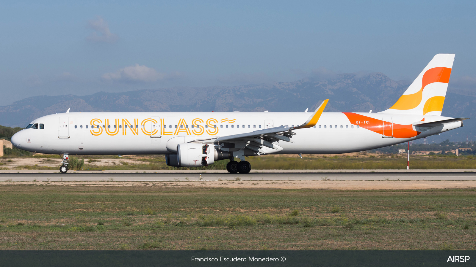 Sunclass Airlines  Airbus A321  OY-TCI