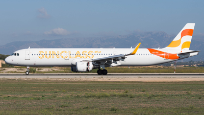 Sunclass Airlines Airbus A321