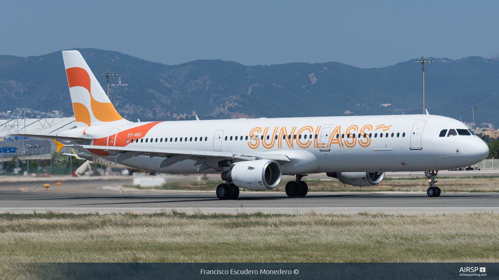 Sunclass Airlines  Airbus A321  OY-VKC