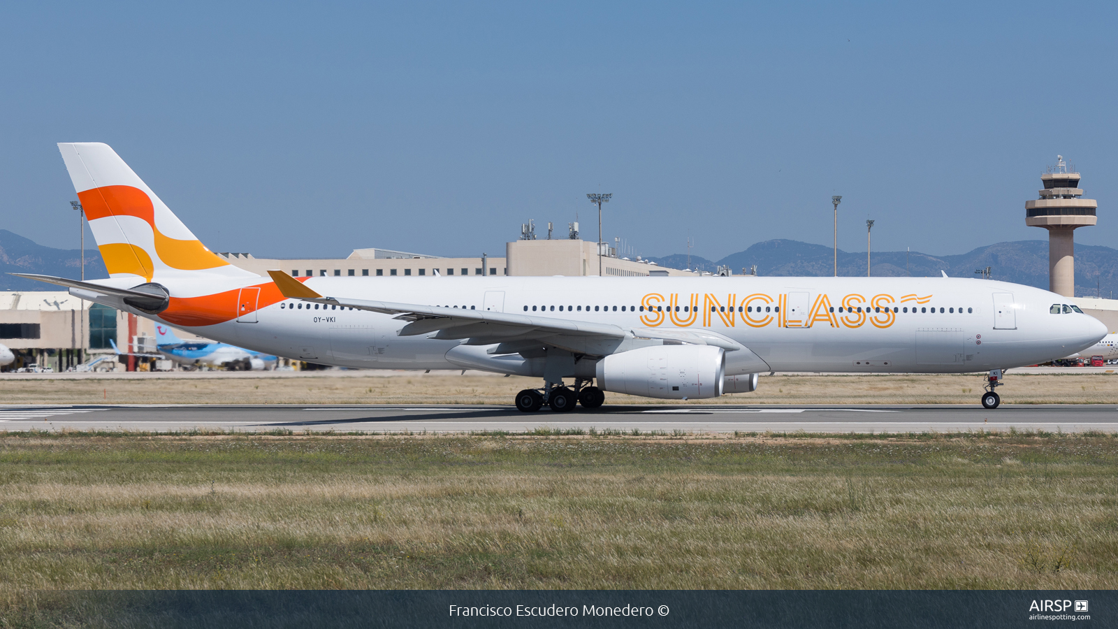 Sunclass Airlines  Airbus A330-300  OY-VKI