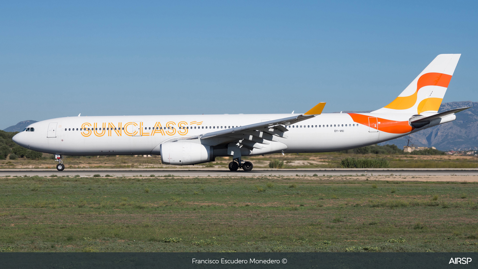 Sunclass Airlines  Airbus A330-300  OY-VKI
