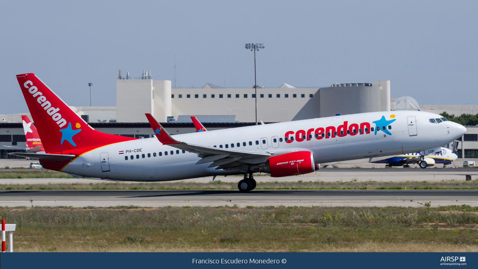Corendon  Boeing 737-800  PH-CDE