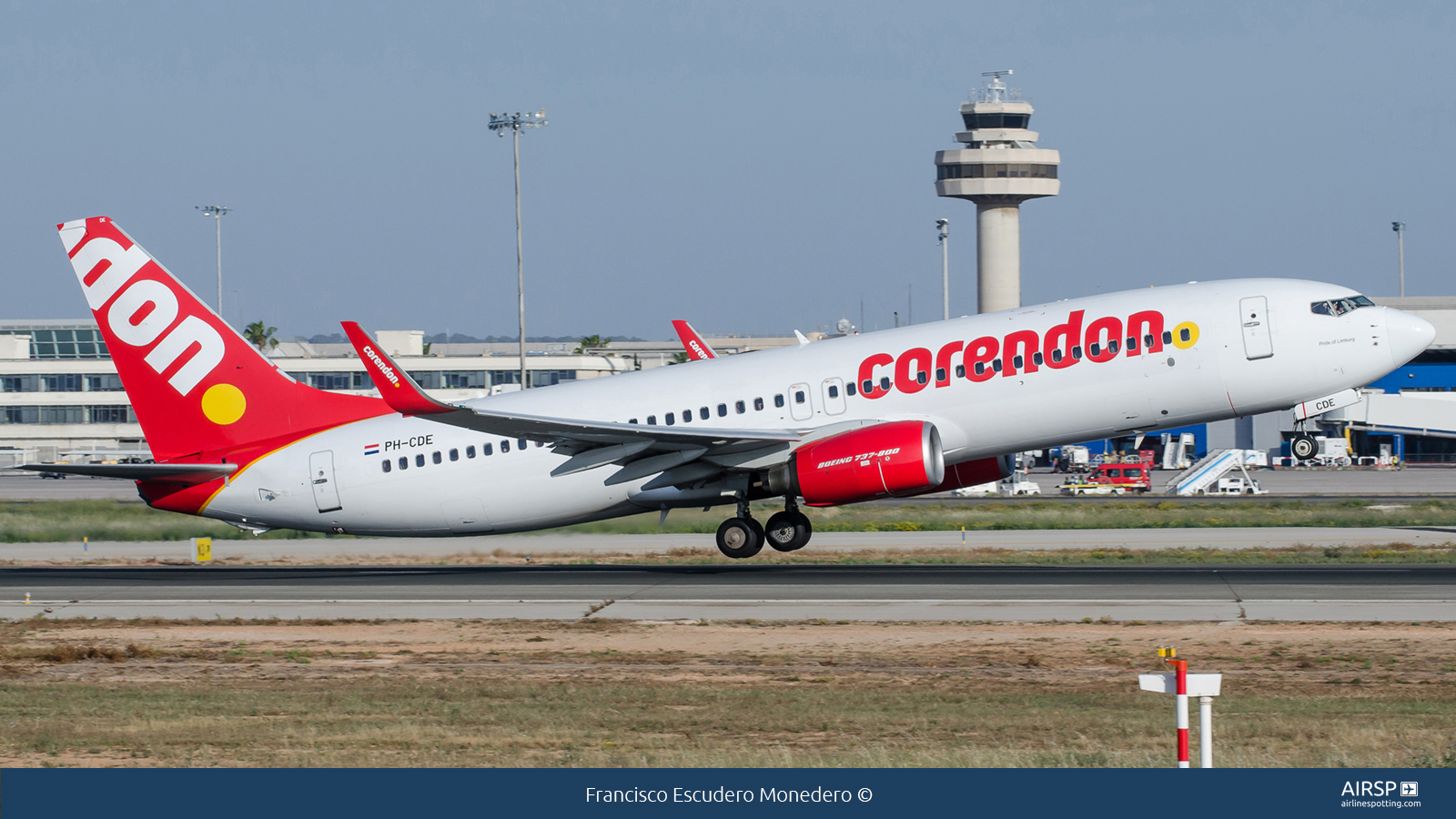 Corendon  Boeing 737-800  PH-CDE