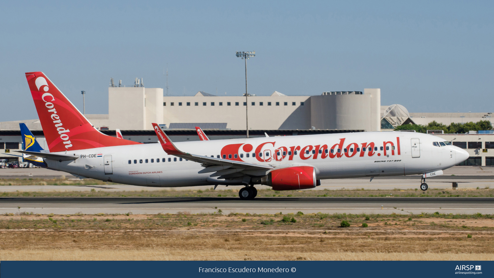 Corendon  Boeing 737-800  PH-CDE