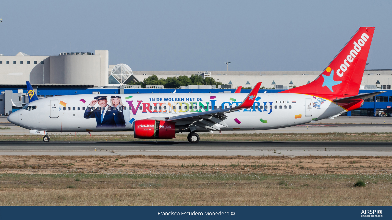 Corendon  Boeing 737-800  PH-CDF