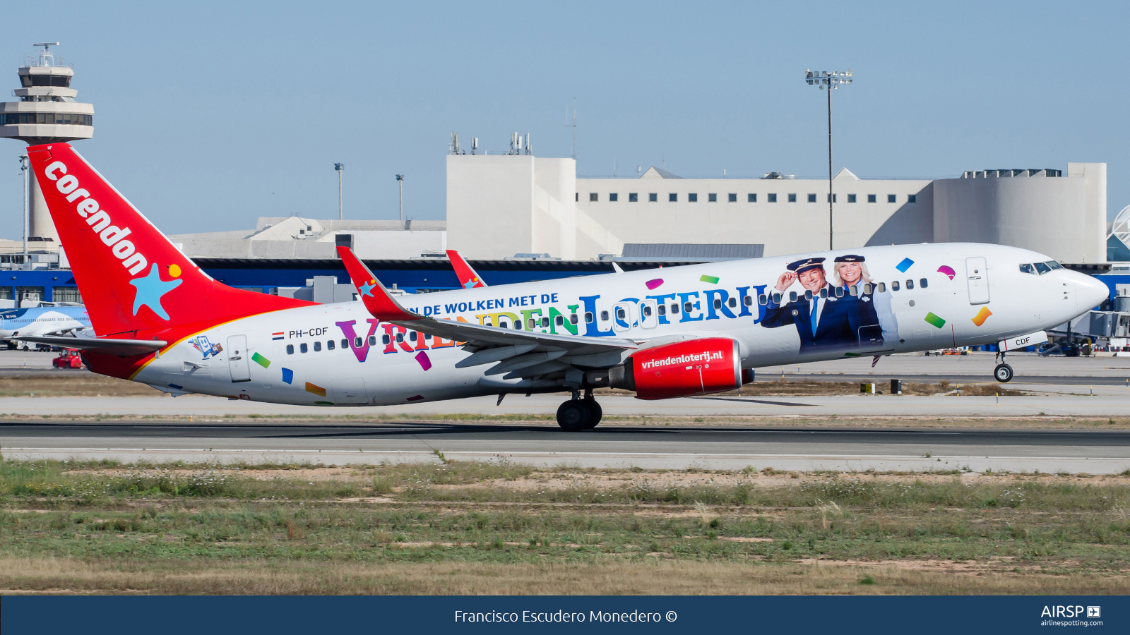 Corendon  Boeing 737-800  PH-CDF