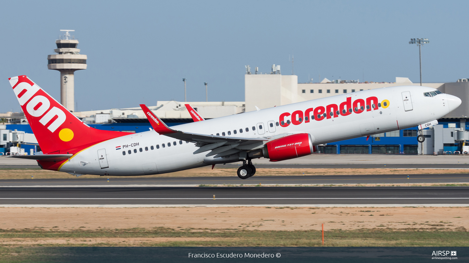 Corendon  Boeing 737-800  PH-CDH