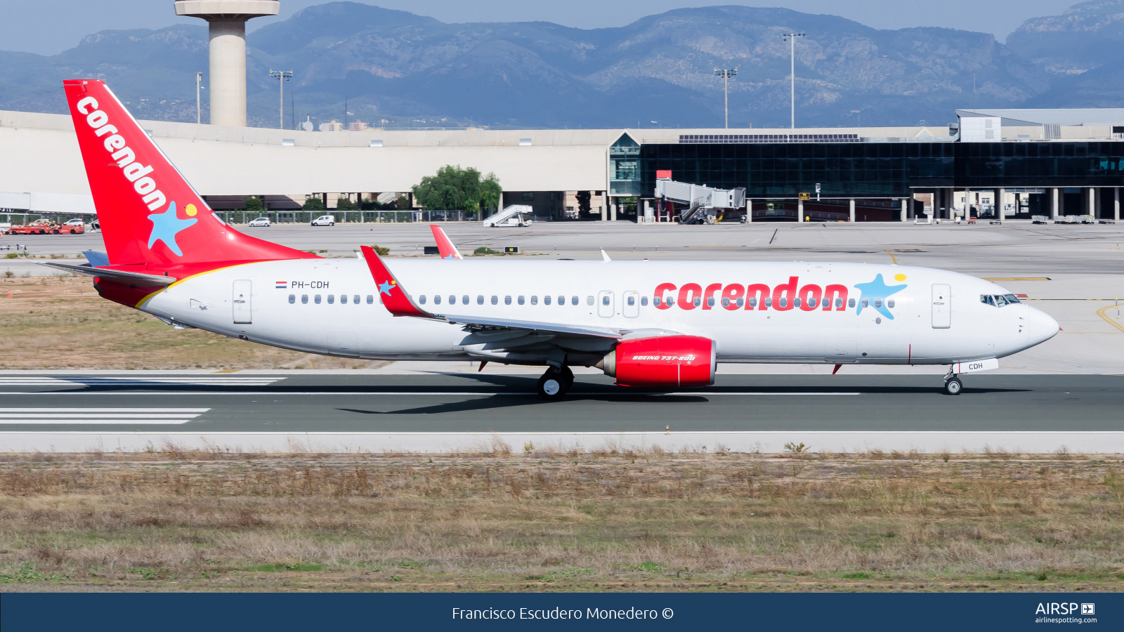 Corendon  Boeing 737-800  PH-CDH