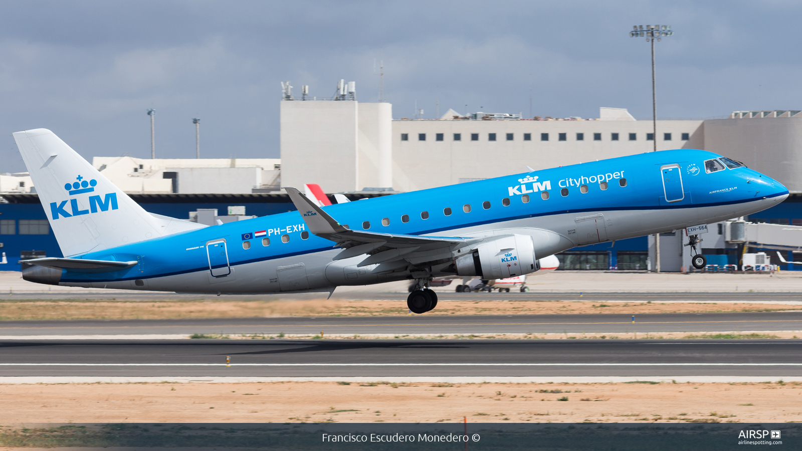 KLM Cityhopper  Embraer E175  PH-EXH