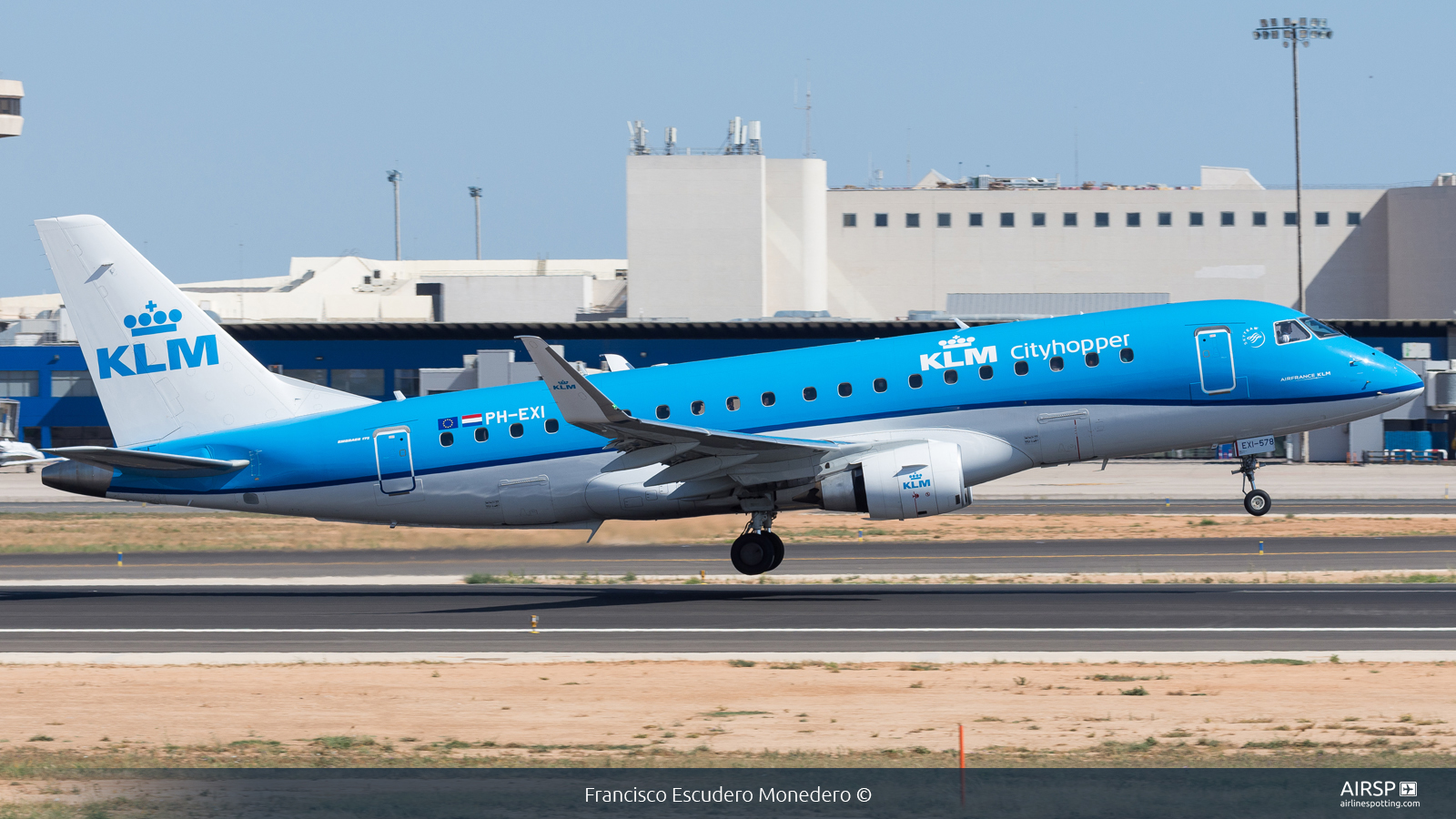 KLM Cityhopper  Embraer E175  PH-EXI