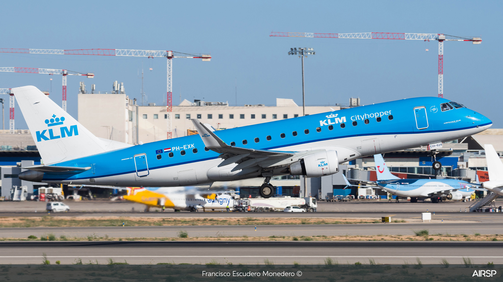 KLM Cityhopper  Embraer E175  PH-EXK