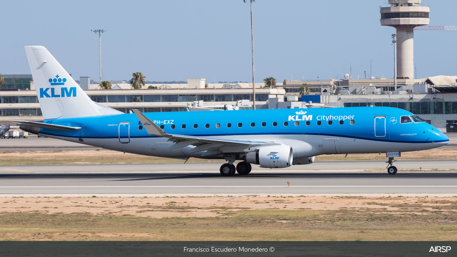 KLM Cityhopper  Embraer E175  PH-EXZ