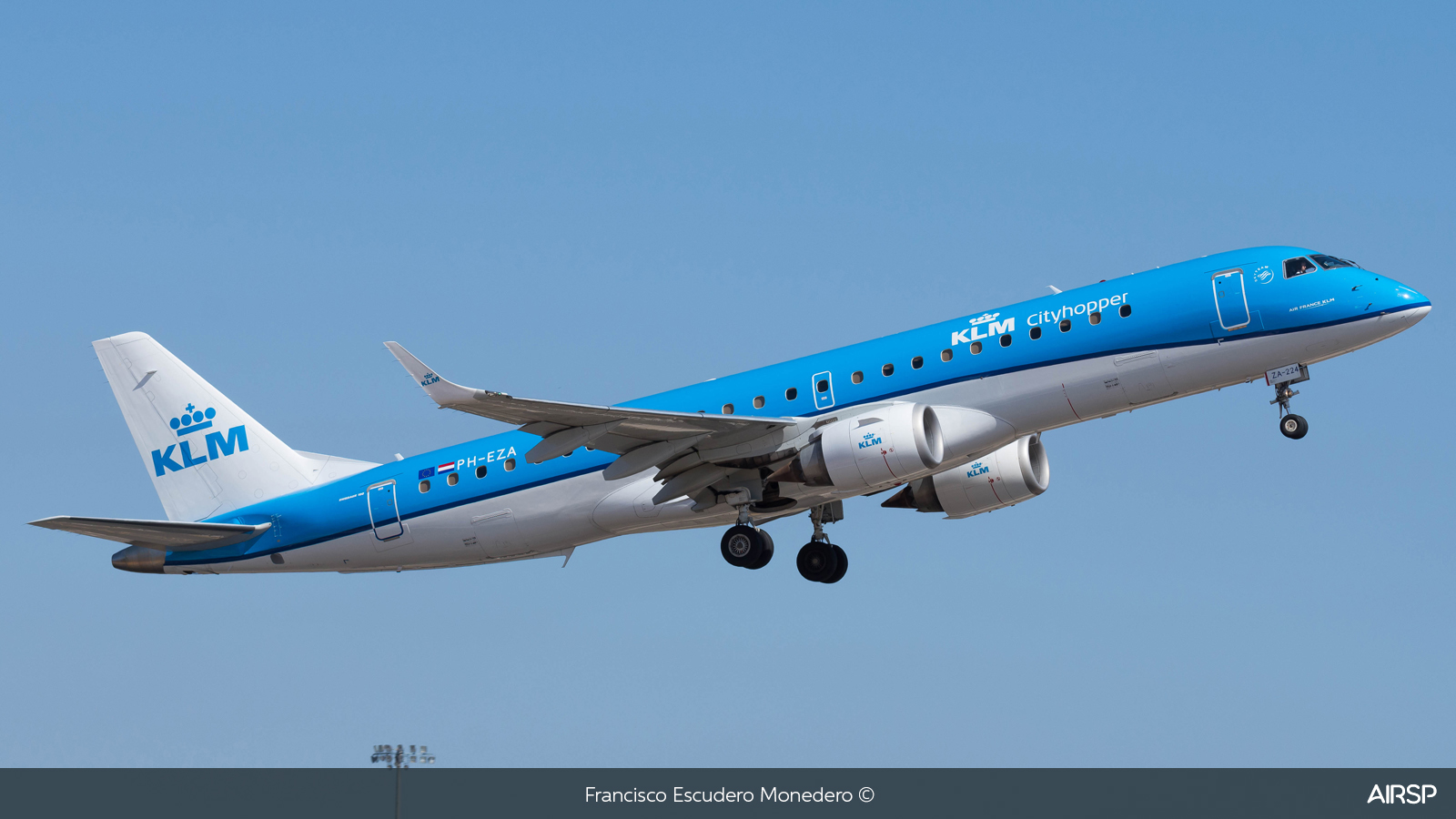 KLM Cityhopper  Embraer E190  PH-EZA
