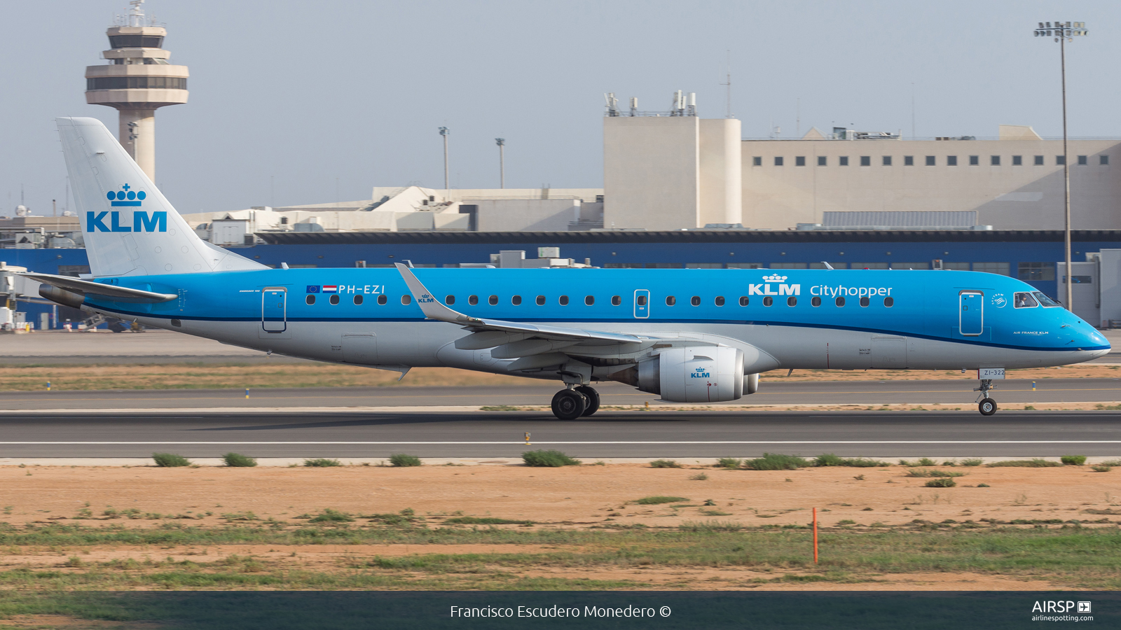 KLM Cityhopper  Embraer E190  PH-EZI