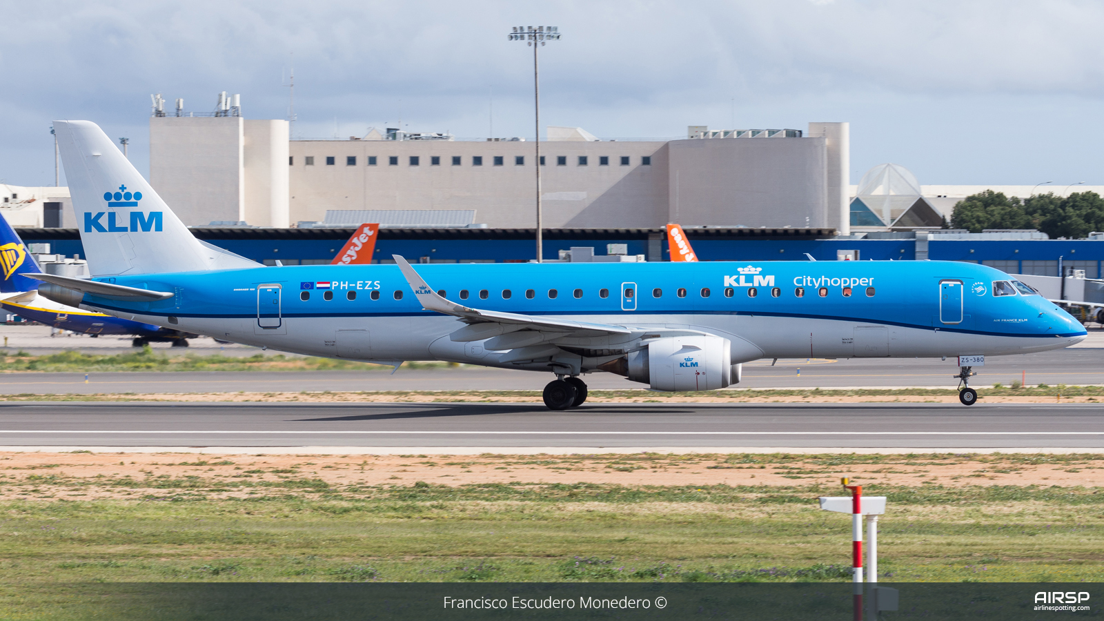 KLM Cityhopper  Embraer E190  PH-EZS