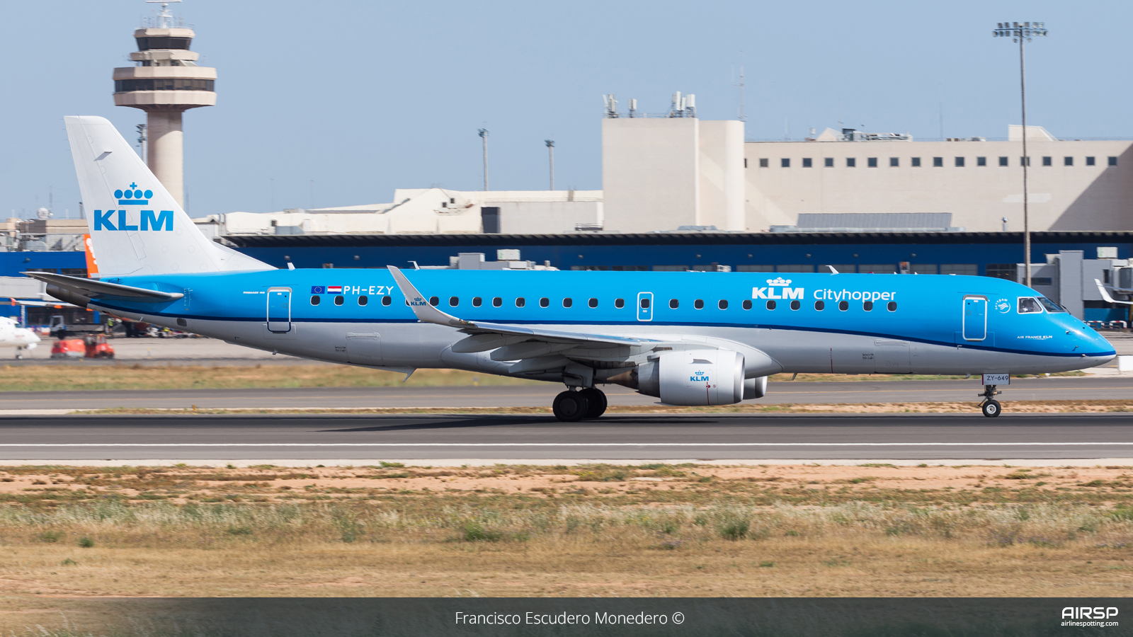 KLM Cityhopper  Embraer E190  PH-EZY
