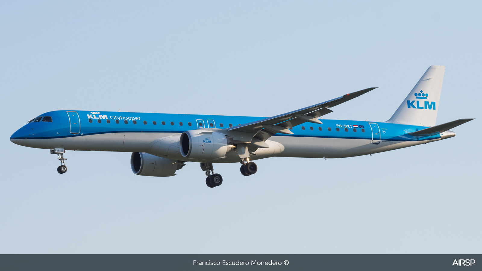 KLM Cityhopper  Embraer E195-E2  PH-NXT