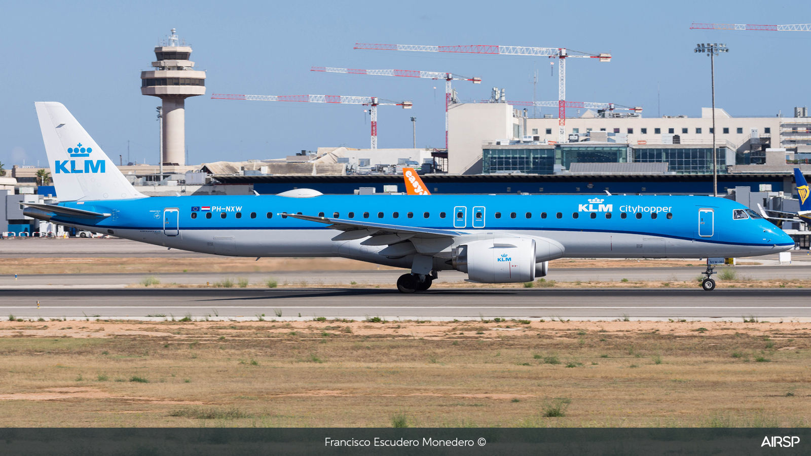 KLM Cityhopper  Embraer E195-E2  PH-NXW
