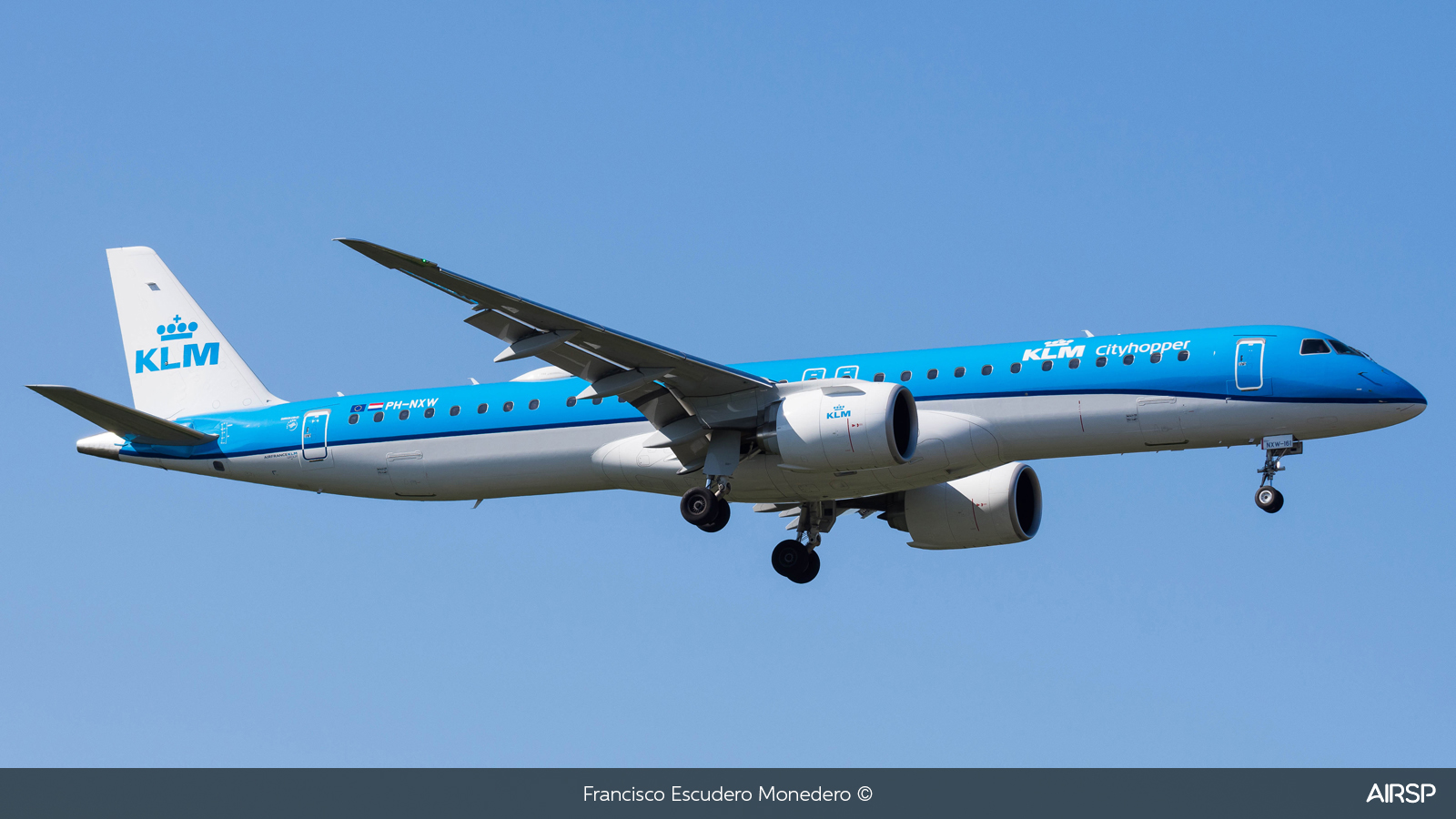 KLM Cityhopper  Embraer E195-E2  PH-NXW