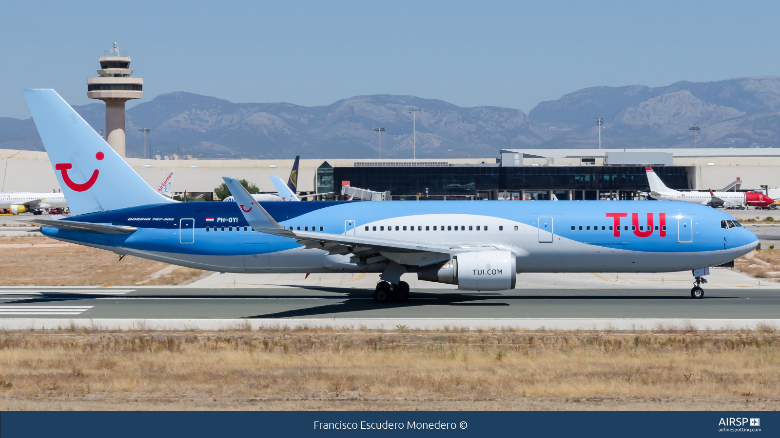 Tui Airways  Boeing 767-300  PH-OYI