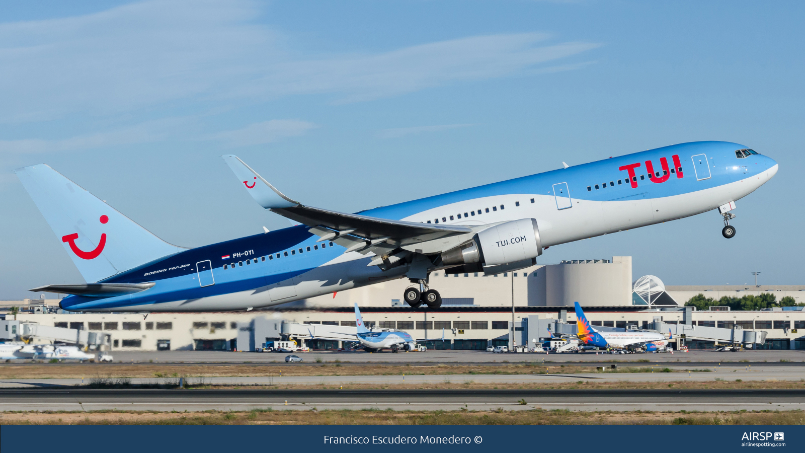 Tui Airways  Boeing 767-300  PH-OYI