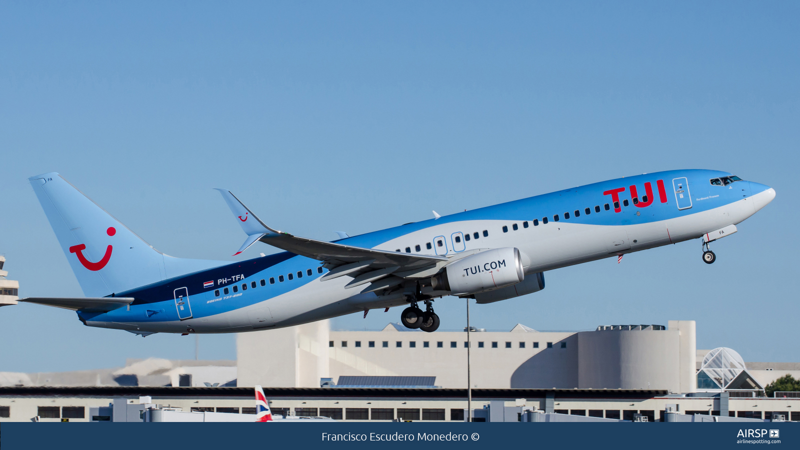 Tui Airways  Boeing 737-800  PH-TFA