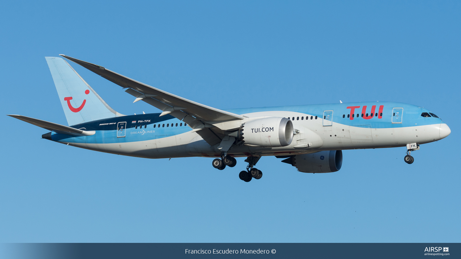 Tui Airways  Boeing 787-8  PH-TFK