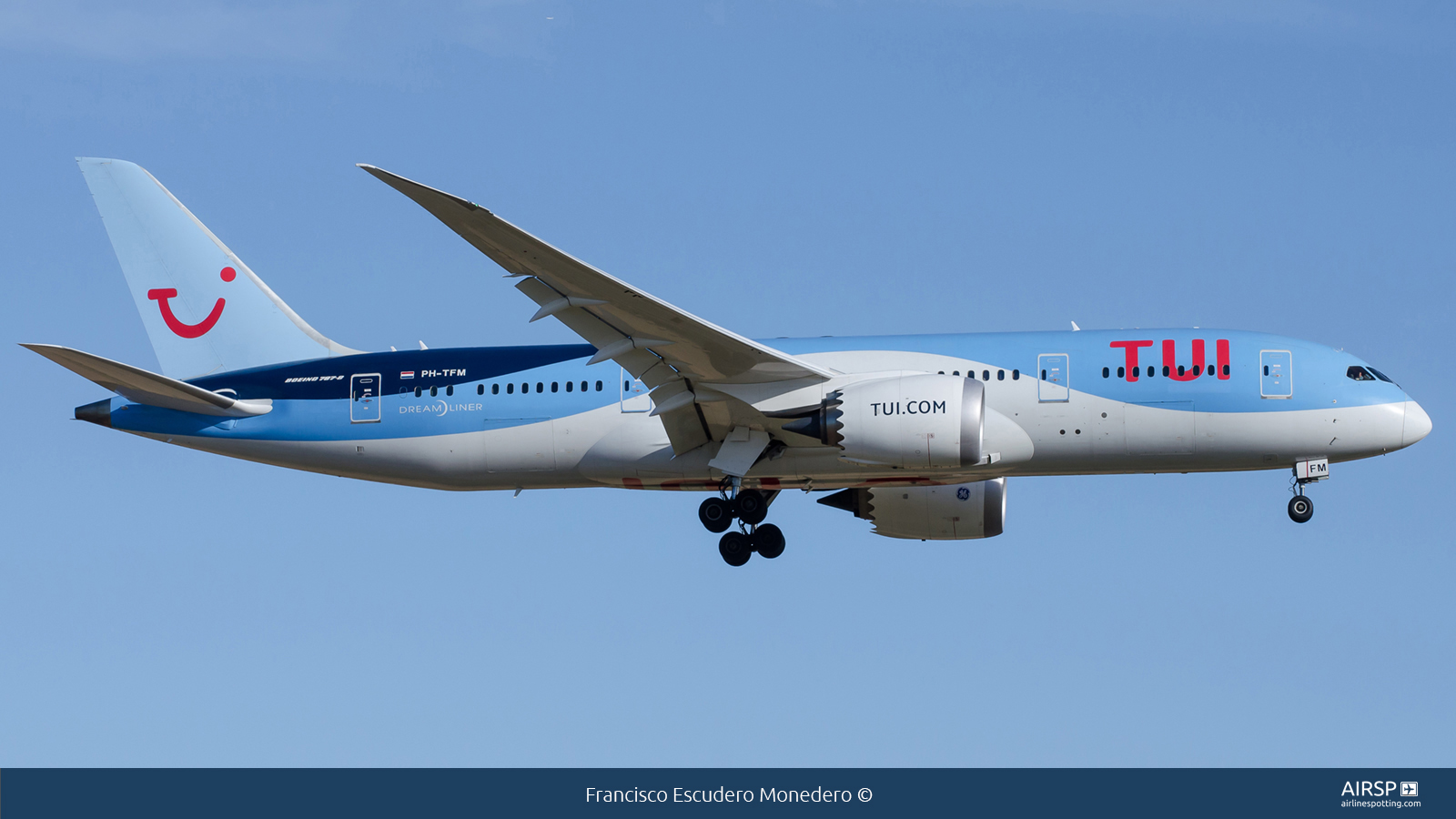 Tui Airways  Boeing 787-8  PH-TFM