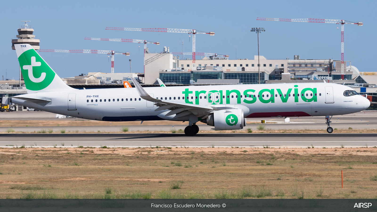 Transavia  Airbus A321neo  PH-YHX