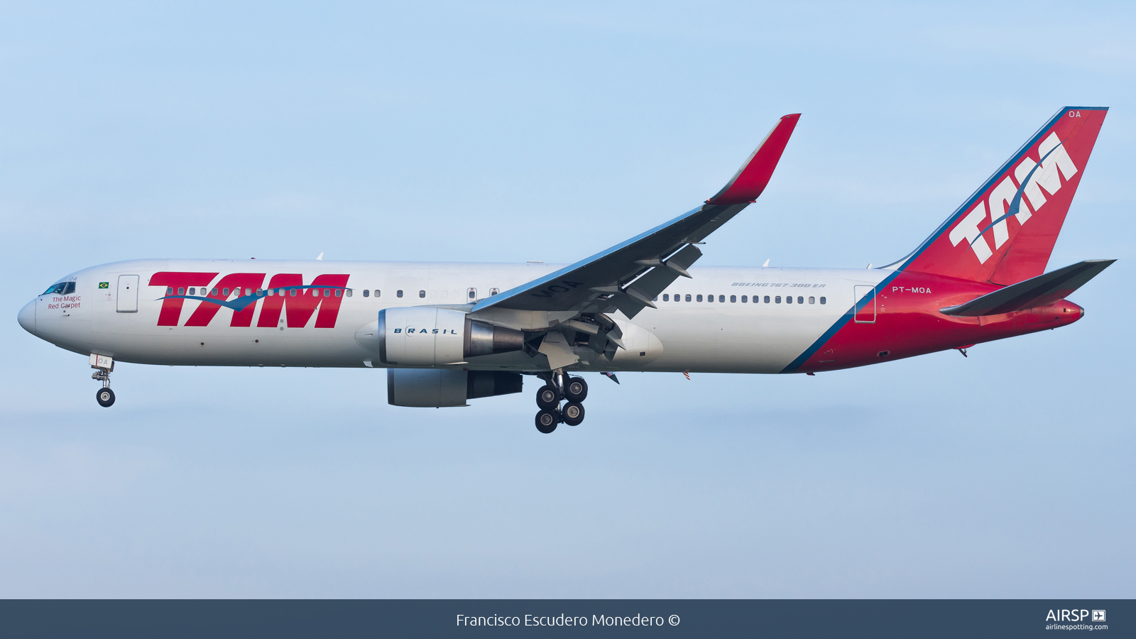 TAM Brasil  Boeing 767-300  PT-MOA