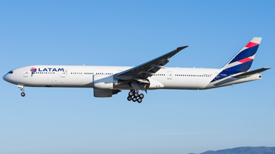 LATAM Airlines Boeing 777-300