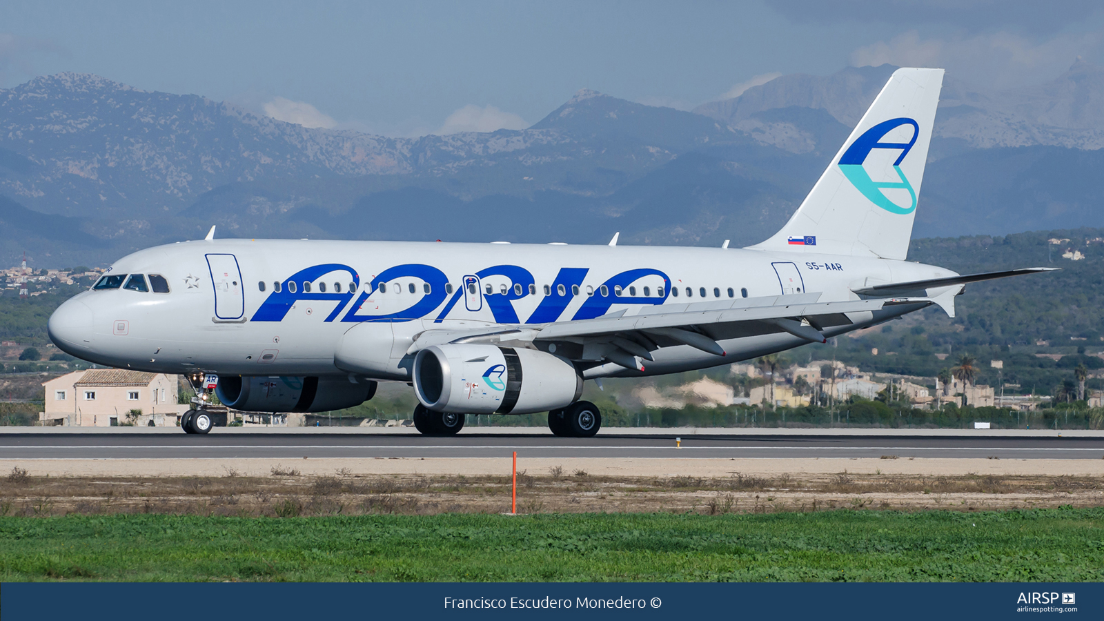Adria Airways  Airbus A319  S5-AAR