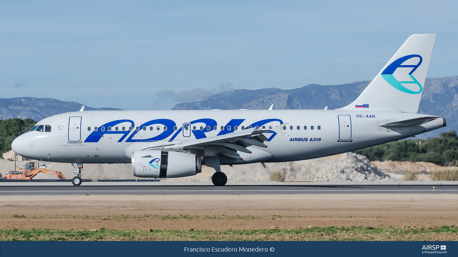 Adria Airways  Airbus A319  S5-AAR