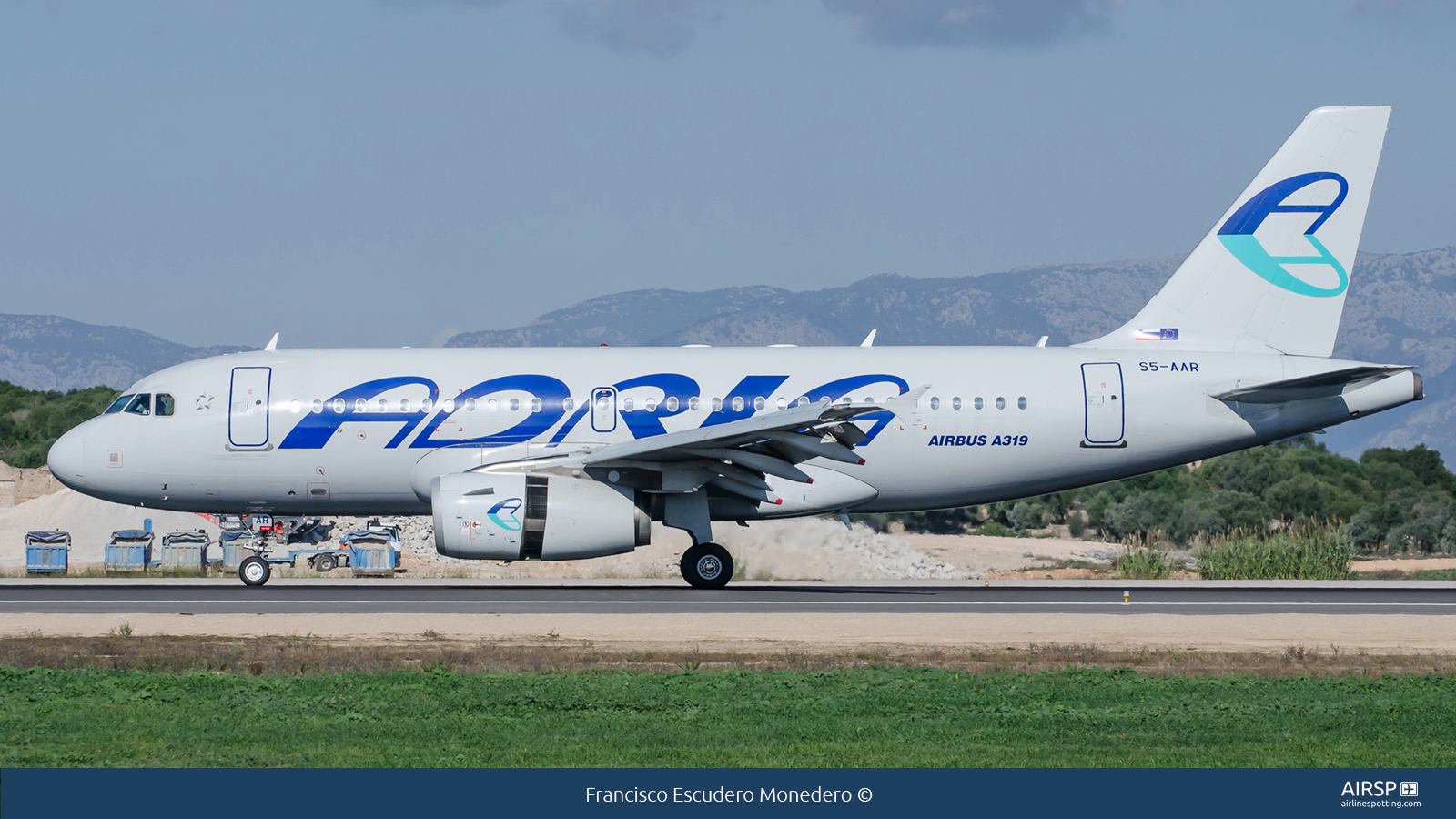 Adria Airways  Airbus A319  S5-AAR