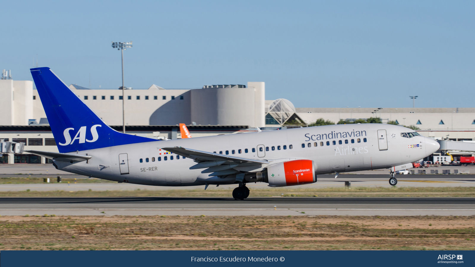 SAS Scandinavian Airlines  Boeing 737-700  SE-RER