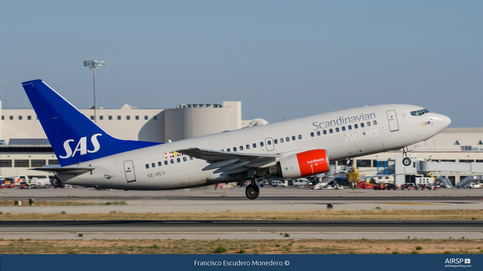 SAS Scandinavian Airlines  Boeing 737-700  SE-RES