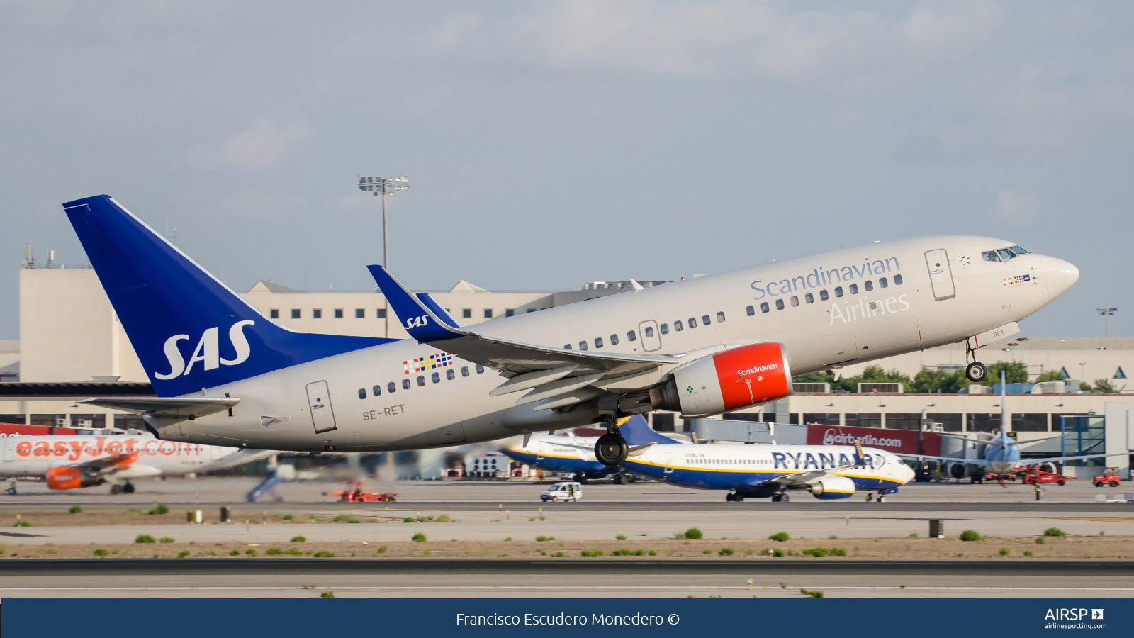 SAS Scandinavian Airlines  Boeing 737-700  SE-RET