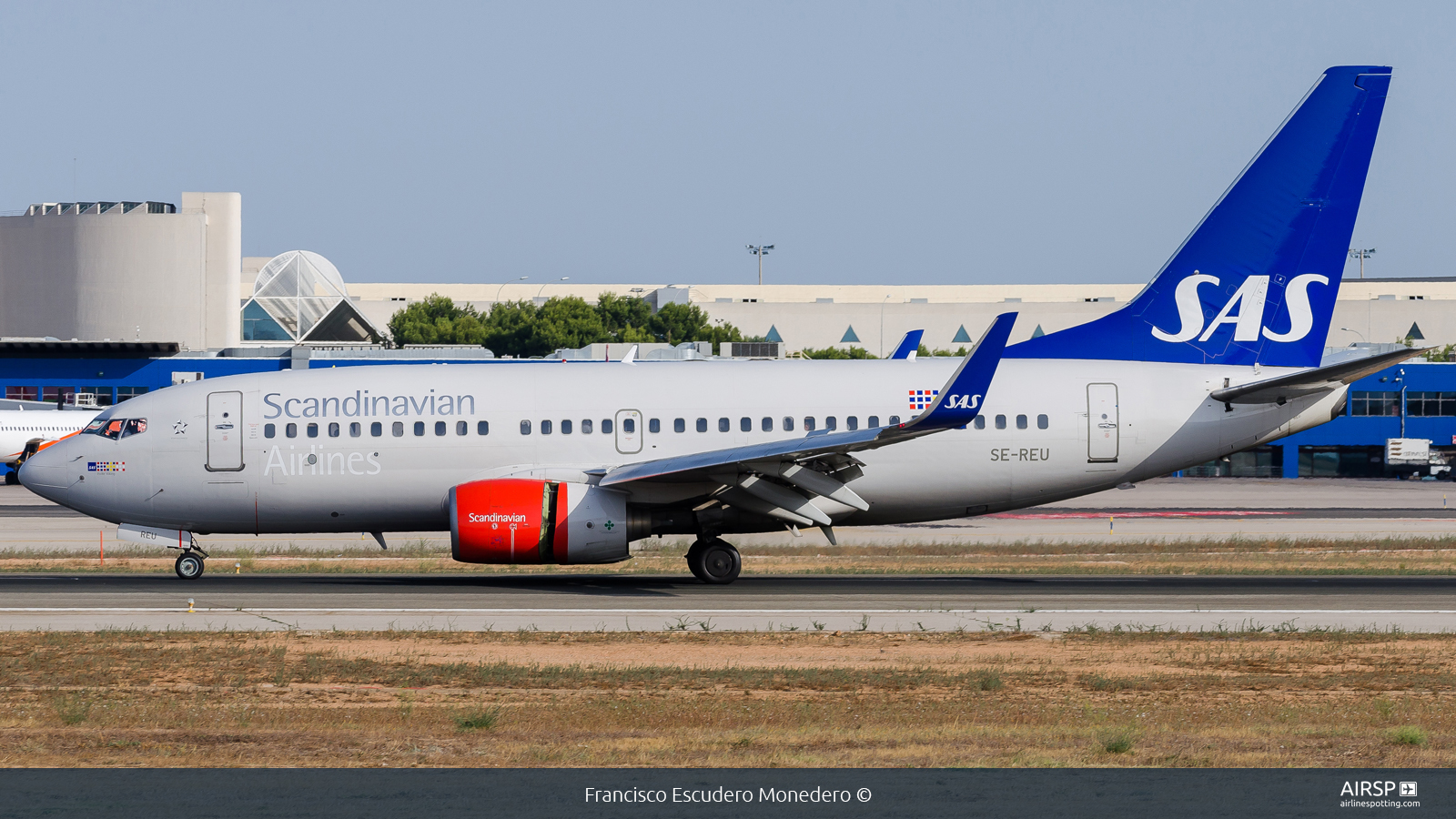 SAS Scandinavian Airlines  Boeing 737-700  SE-REU