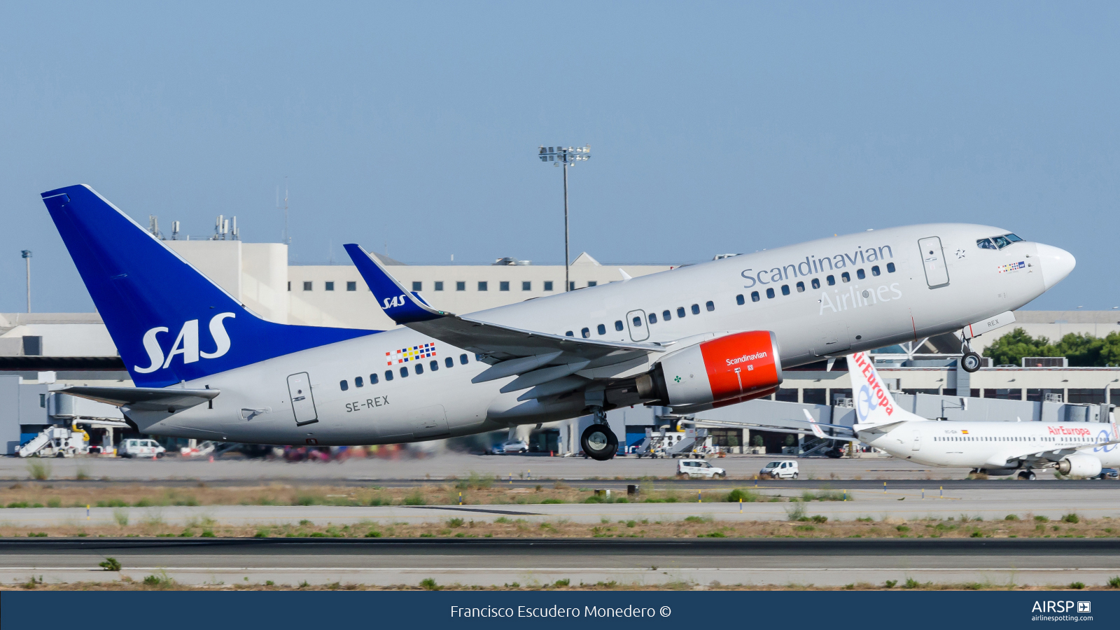 SAS Scandinavian Airlines  Boeing 737-700  SE-REX