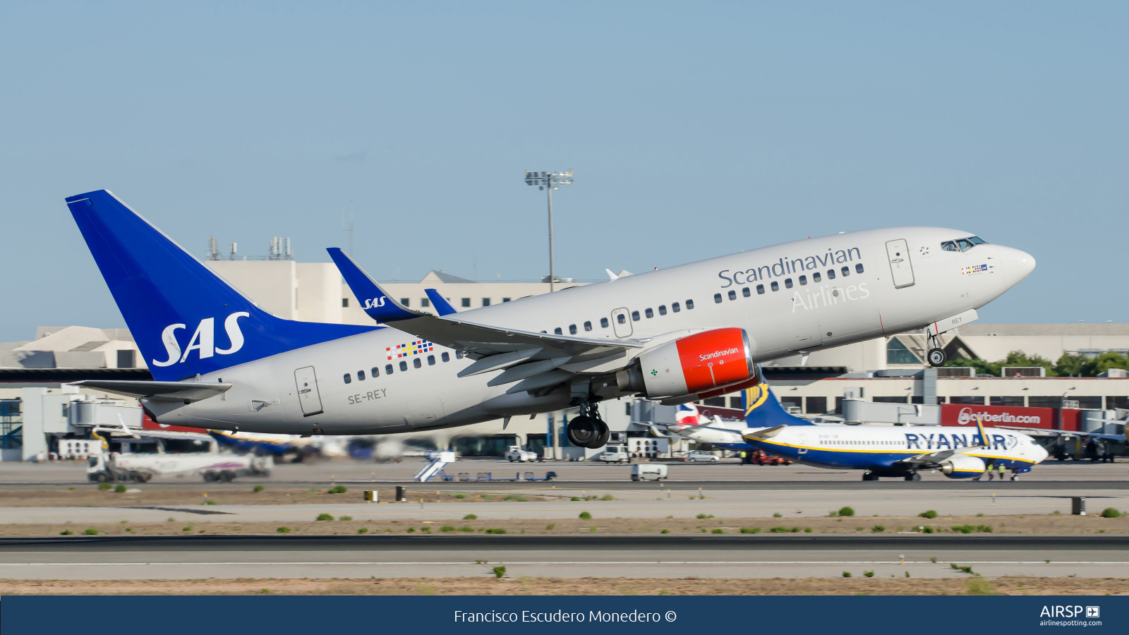 SAS Scandinavian Airlines  Boeing 737-700  SE-REY