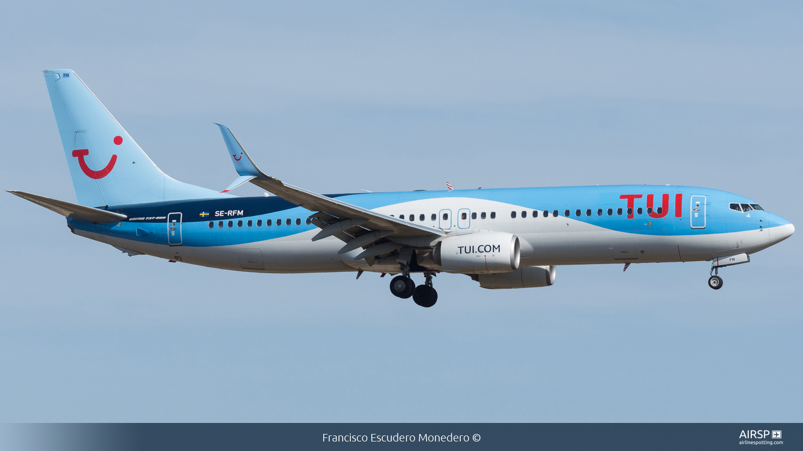 Tui Airways  Boeing 737-800  SE-RFM