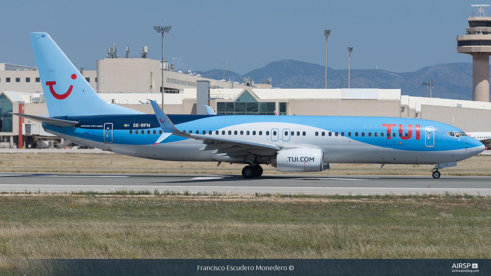 Tui Airways  Boeing 737-800  SE-RFN