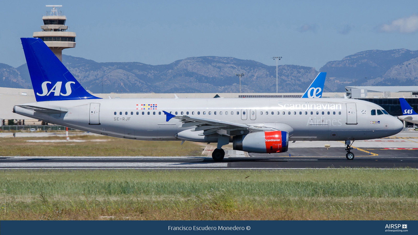 SAS Scandinavian Airlines  Airbus A320  SE-RJF