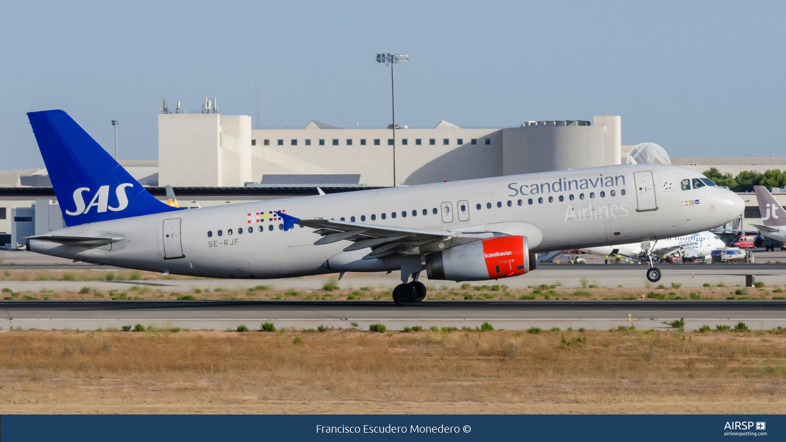 SAS Scandinavian Airlines  Airbus A320  SE-RJF